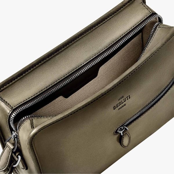 ベルルッティ 偽物 シンプル☆Journalier レザー メッセンジャーバッグ JOURNALIER-V3