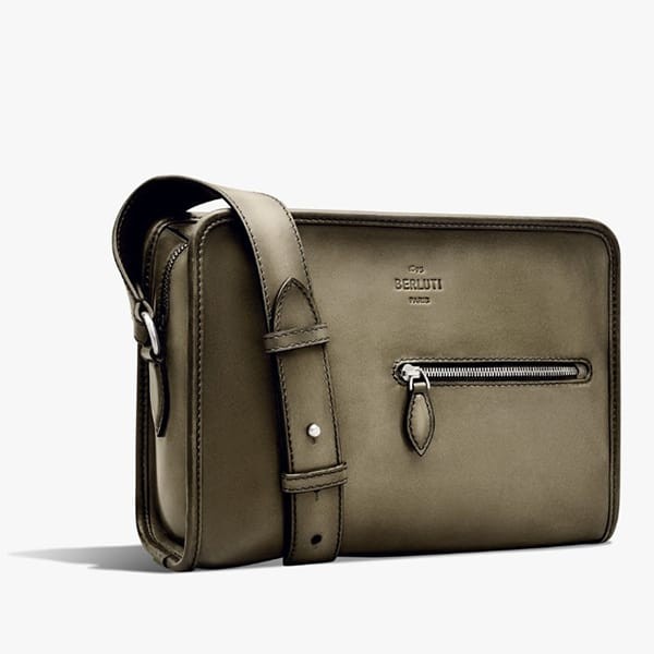 ベルルッティ 偽物 シンプル☆Journalier レザー メッセンジャーバッグ JOURNALIER-V3
