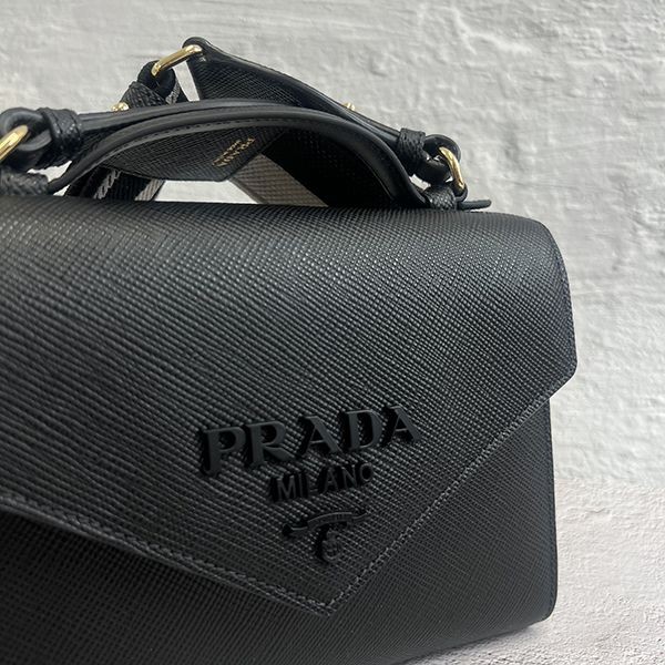 プラダ★クレオ ブラシュド 偽物 レザー ショルダー バック pd09191