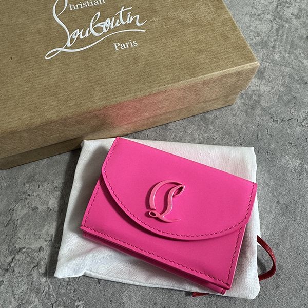 注目商品！【ルブタン 】loubi54 コンパクトウォレット 偽物