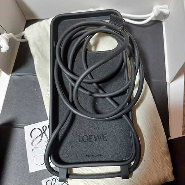 新作登場☆ロエベ ロゴ型押しラバー iphone15、16 pro max ケース c987r22x01