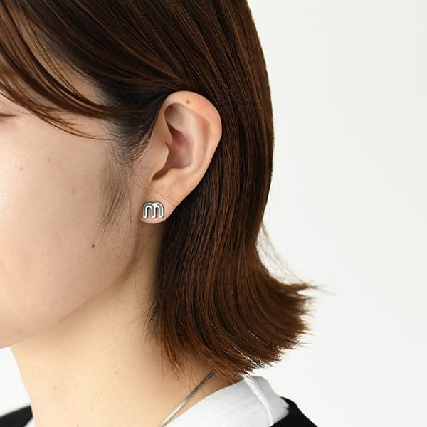 ミュウミュウ エナメルメタル ピアス スーパーコピー 2色 miu0001
