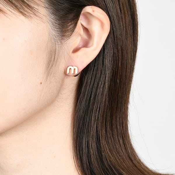 ミュウミュウ エナメルメタル ピアス スーパーコピー 2色 miu0001