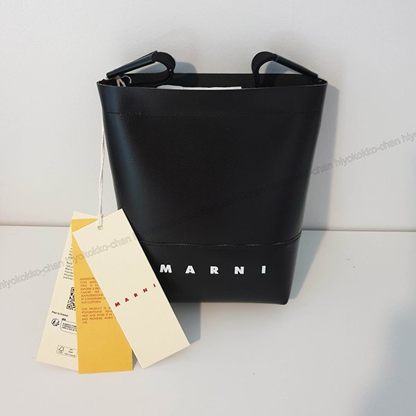 入手困難品！マルニ 偽物 クロスボディバッグ ドローストリングストラップ SBMQ0068A0P576900N99