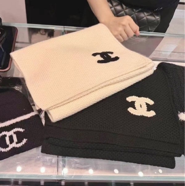 【モノクロカラーでかわいく♪】CHANEL マフラー ストール