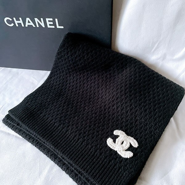 入手困難【CHANEL】ボリューム感が可愛い　CCロゴマフラー
