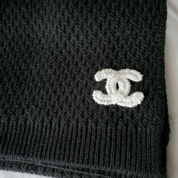 入手困難【CHANEL】ボリューム感が可愛い　CCロゴマフラー