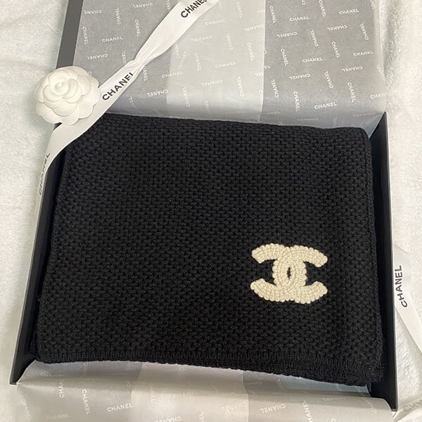 入手困難【CHANEL】ボリューム感が可愛い　CCロゴマフラー