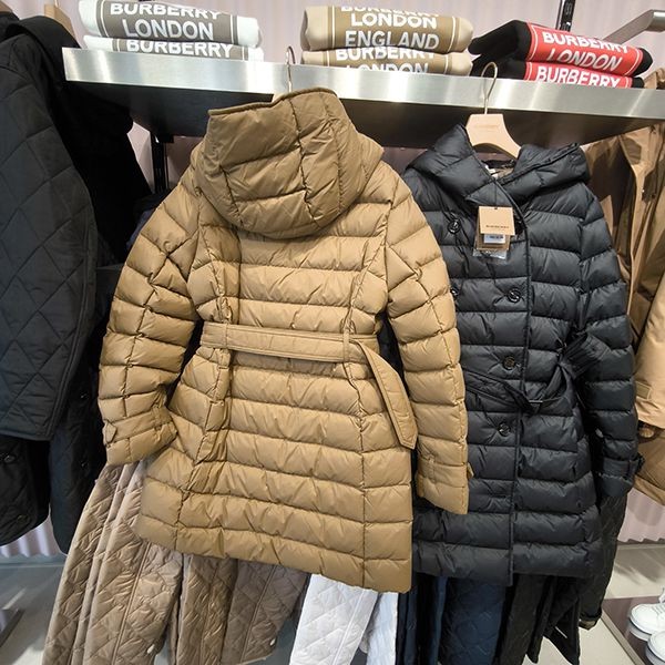 追跡付きで安心届け◆【バーバリー】WITLEY SHORT ベルテッド ダウンコート 偽物 8091112