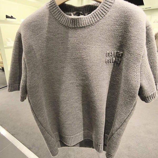 【ミュウミュウ】ロゴ刺繍 半袖リブニットトップス コピー MML839