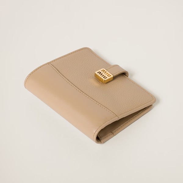 ミュウミュウ 偽物 Compact Wallet ロゴベルト 三つ折り財布 4色 miu21154