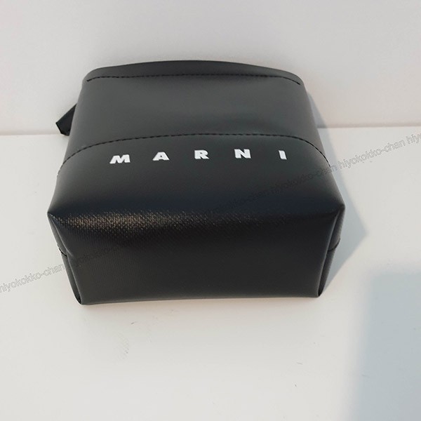 入手困難品！マルニ 偽物 クロスボディバッグ ドローストリングストラップ SBMQ0068A0P576900N99