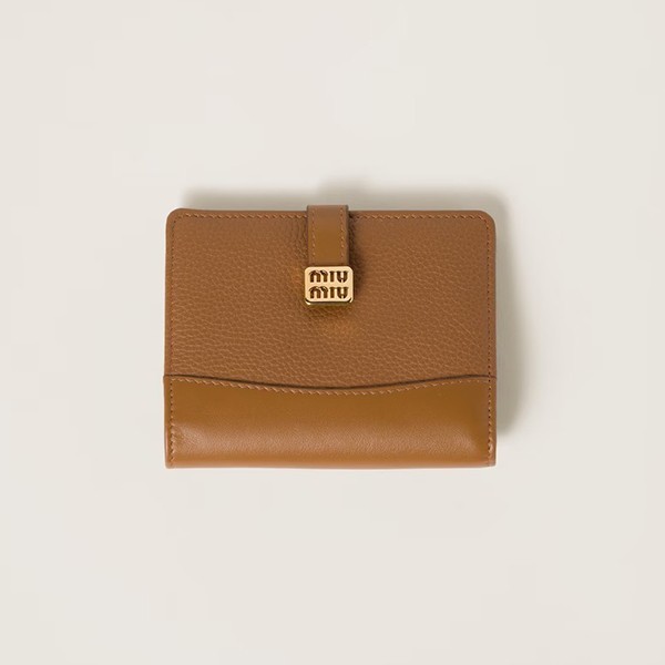 ミュウミュウ 偽物 Compact Wallet ロゴベルト 三つ折り財布 4色 miu21154