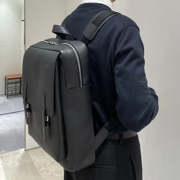 追跡付ロエベ ミリタリーバックパック スーパーコピー B553J18X03