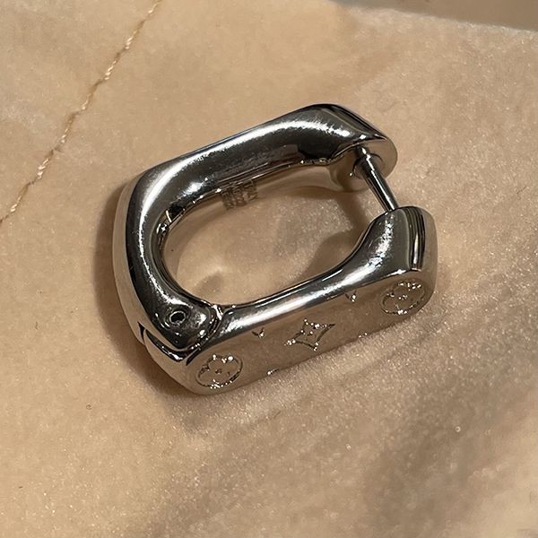 ルイヴィトン LV★モノグラム チェーン・フープピアス 偽物 M02227