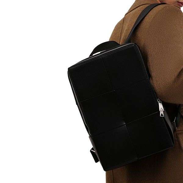 激安価格！ボッテガヴェネタ ARCO 偽物 スムースレザー 縦型 バックパック 680092VB1K