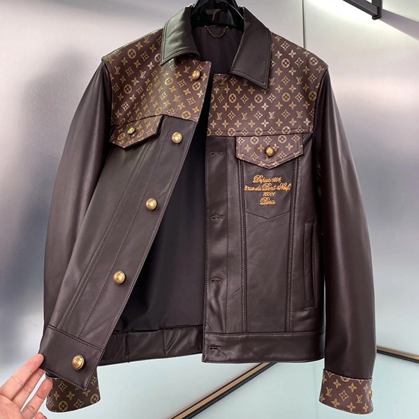 すぐ届☆【トラッカーシルエットが魅力的♪】ルイヴィトン★エンベリッシュド レザートラッカージャケット 偽物 1AHBY5