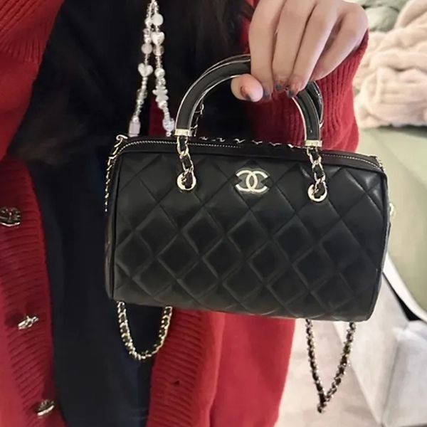 7日間返品返金保障◎スケルトンなハンドル◎シャネル ショルダーバッグ パロディ AP4411
