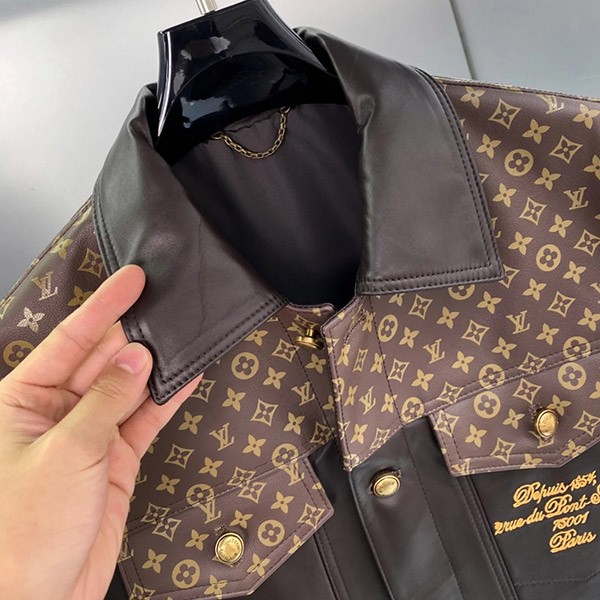 すぐ届☆【トラッカーシルエットが魅力的♪】ルイヴィトン★エンベリッシュド レザートラッカージャケット 偽物 1AHBY5