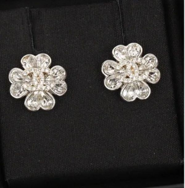 《クローバー♡可愛い存在感》シャネル ピアス パロディ ロゴ cc01155