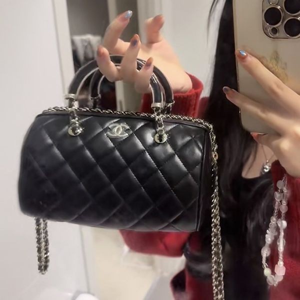 7日間返品返金保障◎スケルトンなハンドル◎シャネル ショルダーバッグ パロディ AP4411