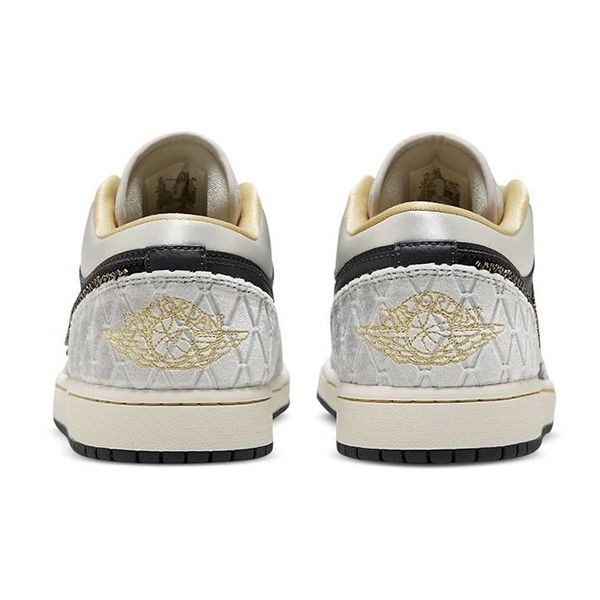 ナイキ ジョーダン1 Low Beaded Swoosh 偽物★海外限定 bs250115