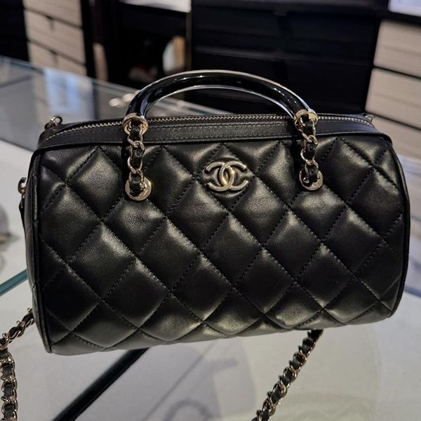 7日間返品返金保障◎スケルトンなハンドル◎シャネル ショルダーバッグ パロディ AP4411