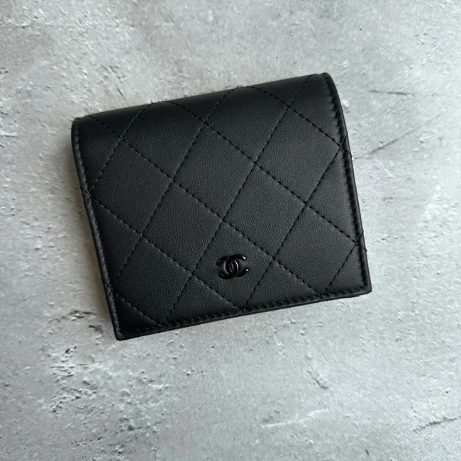 絶対に欲しいシャネル 折りたたみ財布 コピー オールブラック AP3817 B15615 94305
