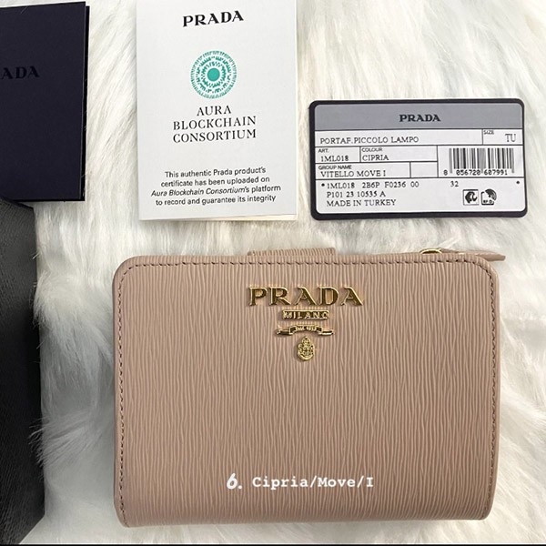 人気話題コラボ！プラダ Zip Compact Wallet ジップコンパクト財布 偽物♪