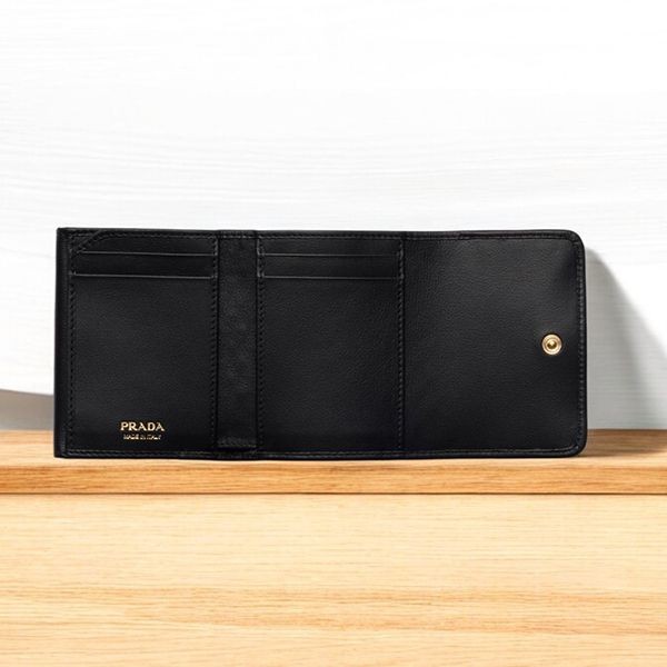 プラダ スタッズ付 レザー 財布 コピー 1MH043_2C3H