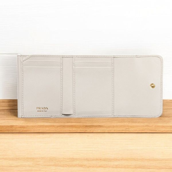 プラダ スタッズ付 レザー 財布 コピー 1MH043_2C3H