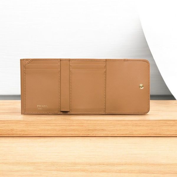 プラダ スタッズ付 レザー 財布 コピー 1MH043_2C3H