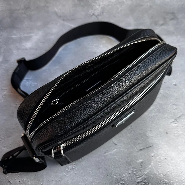 プラダ トライアングル ロゴ レザーショルダーバッグ n級品 2VH094