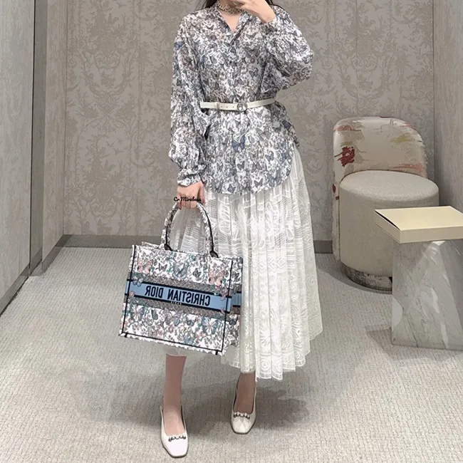 ディオール Book Tote バッグ コピー ミディアム 蝶 M1296ZEEV_M933