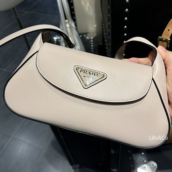 プラダ トライアングルロゴスモール 偽物 ショルダーバッグ1BD358 2AIX