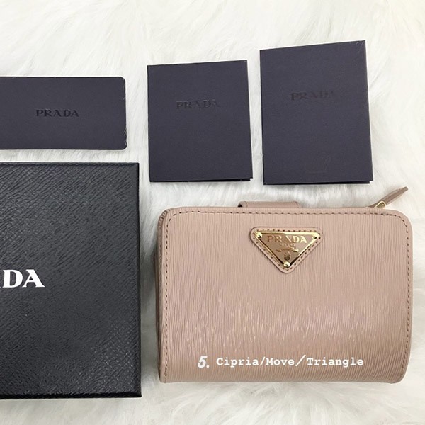 人気話題コラボ！プラダ Zip Compact Wallet ジップコンパクト財布 偽物♪