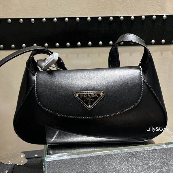 プラダ トライアングルロゴスモール 偽物 ショルダーバッグ1BD358 2AIX