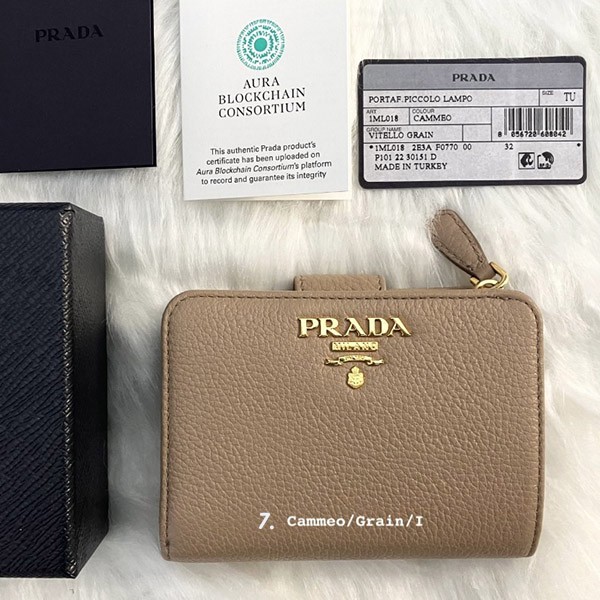 人気話題コラボ！プラダ Zip Compact Wallet ジップコンパクト財布 偽物♪