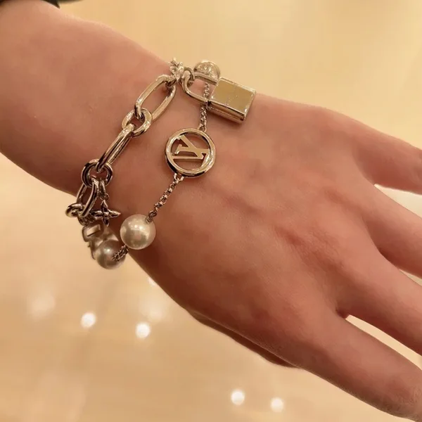 オシャレで個性的なデザイン♪【ルイヴィトン】ブレスレット M1380A