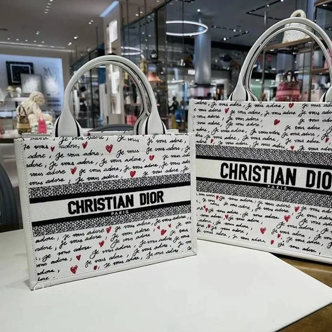 お洒落に★ディオール Book Tote バッグ n級品 ミディアム M1324CZBX_M933