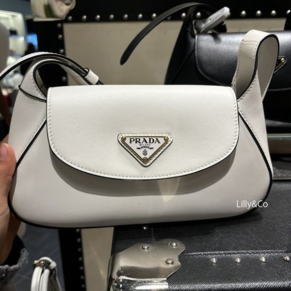 プラダ トライアングルロゴスモール 偽物 ショルダーバッグ1BD358 2AIX