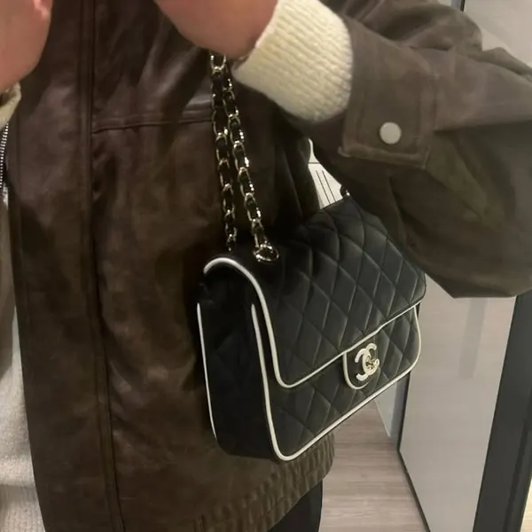 シャネル チェーンウォレット n級品 バイカラー バッグ AP4511