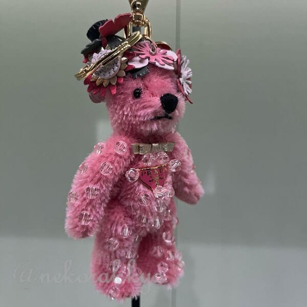 ギフトに プラダ 偽物 メタルリング付 Teddy バッグチャーム キーホルダー 1TO0
