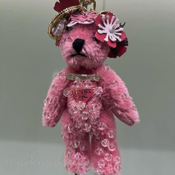 ギフトに プラダ 偽物 メタルリング付 Teddy バッグチャーム キーホルダー 1TO0