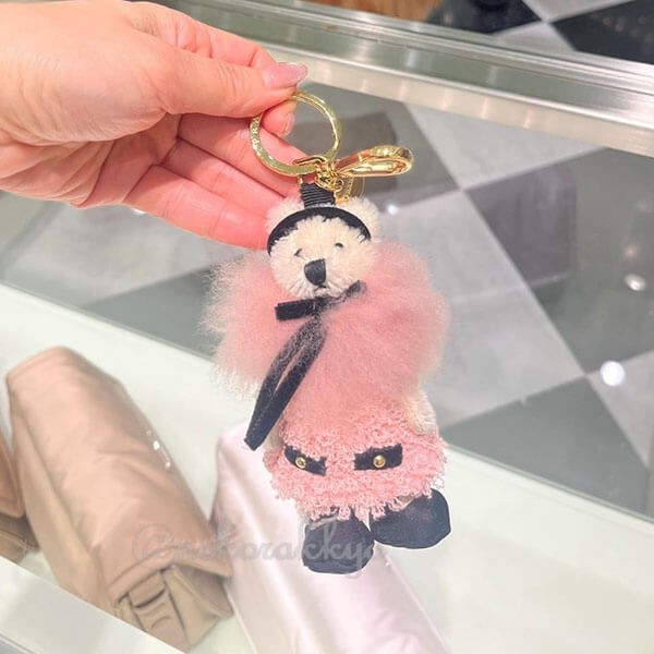 ギフトに プラダ 偽物 メタルリング付 Teddy バッグチャーム キーホルダー 1TO0