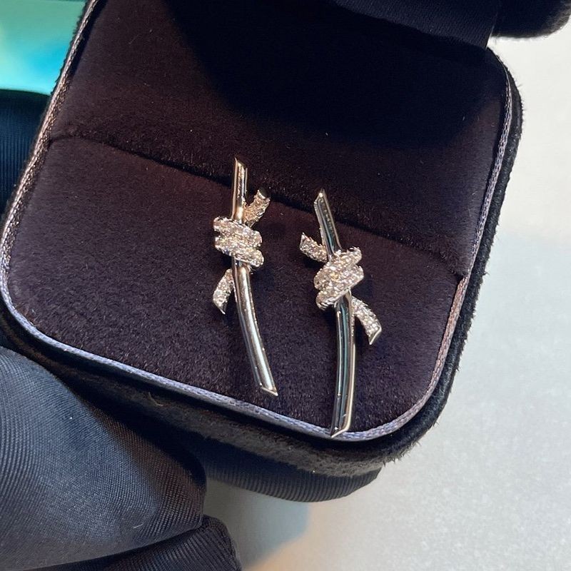 超話題!ティファニー Knot ピアス  スーパーコピー  18K ダイヤモンド  tiffany2025