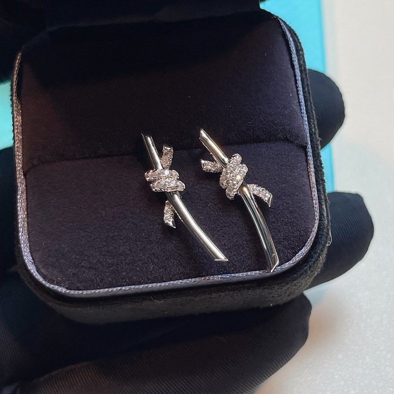 超話題!ティファニー Knot ピアス  スーパーコピー  18K ダイヤモンド  tiffany2025