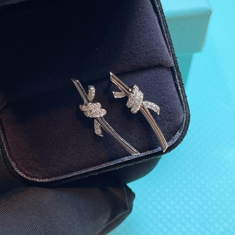 超話題!ティファニー Knot ピアス  スーパーコピー  18K ダイヤモンド  tiffany2025