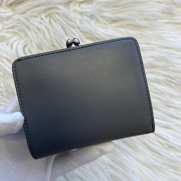 ヴィヴィアン 財布 偽物 SAFFIANO BALMORAL がま口財布