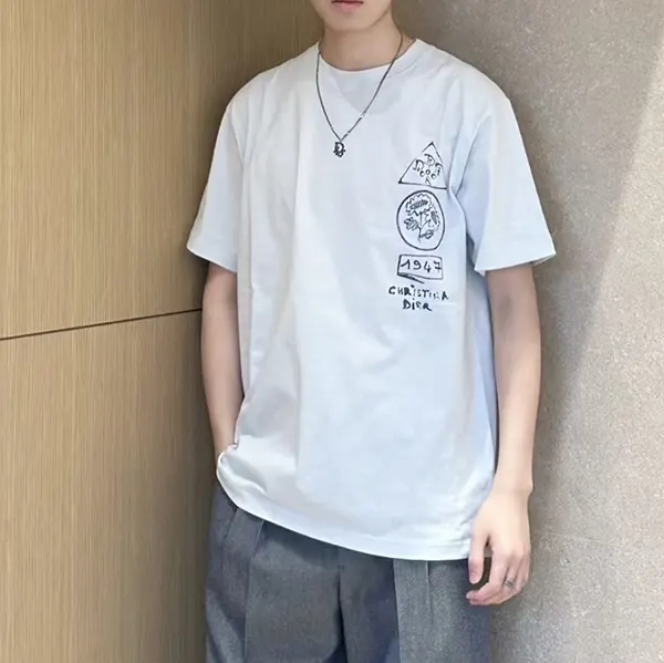 入手困難品！ディオール Tシャツリラックスフィット 583J696B0817